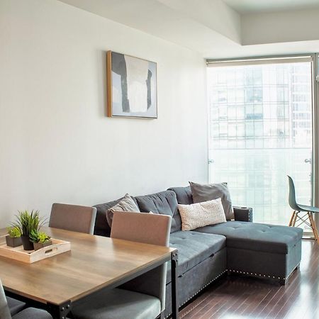 Central Condo In The Heart Of Toronto Exterior photo