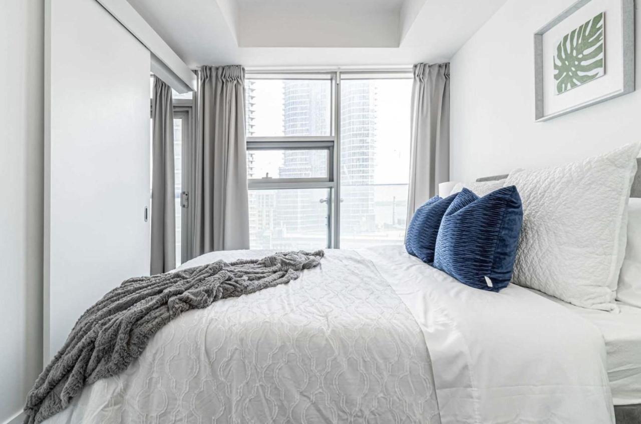 Central Condo In The Heart Of Toronto Exterior photo